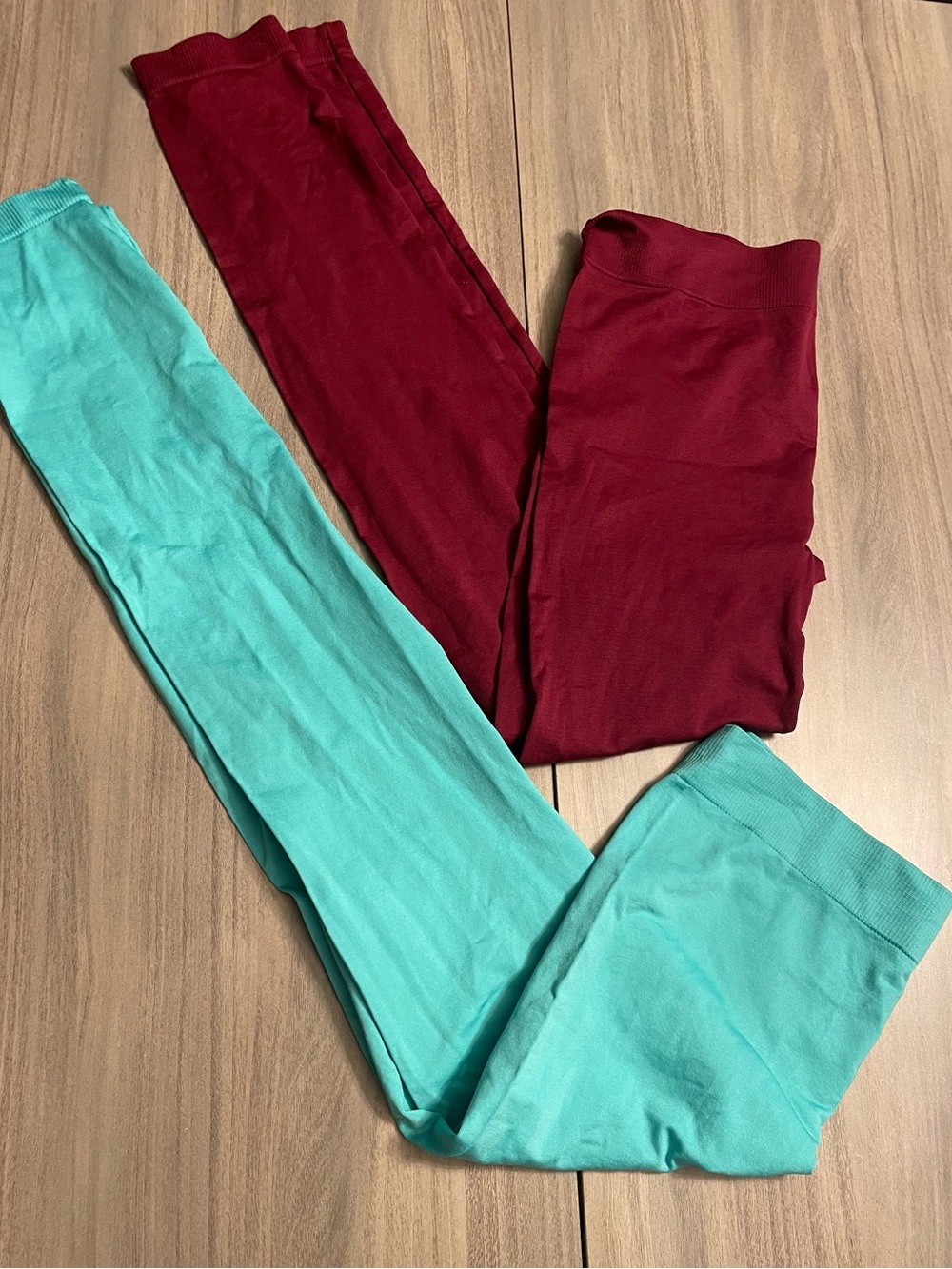 Bundle of 2 No Boundaries Seamless Leggings - Medium (7-9) - Mint & Burgundy